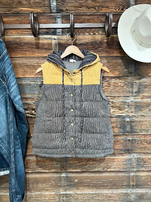 The Oklahoma Hooded Vest in Chocolate